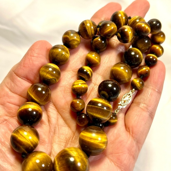 Elegant vintage Tiger’s Eye Necklace, graduated beads, signed by pjs, 14k, 18”. - Picture 4 of 10